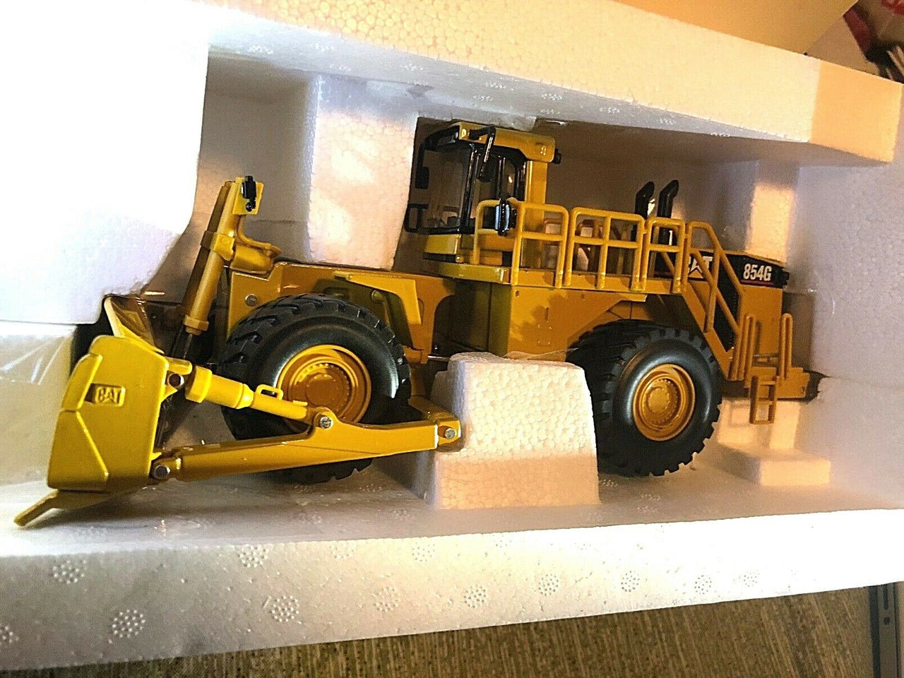 Tractor De Ruedas  854G Escala 1:50 (Modelo Descontinuado)