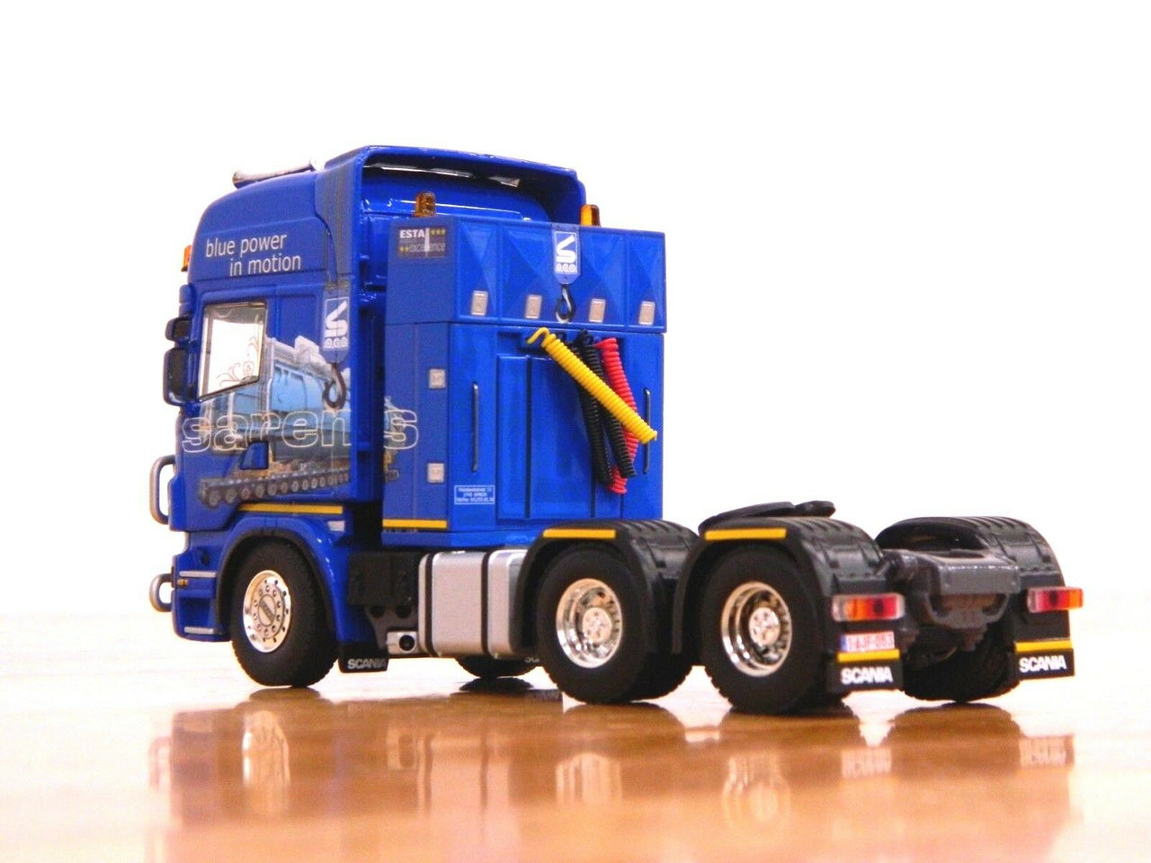 01-1231 Tracto Scania R6 6x4 Sarens Escala 1:50 (Modelo Descontinuado) - KATZER