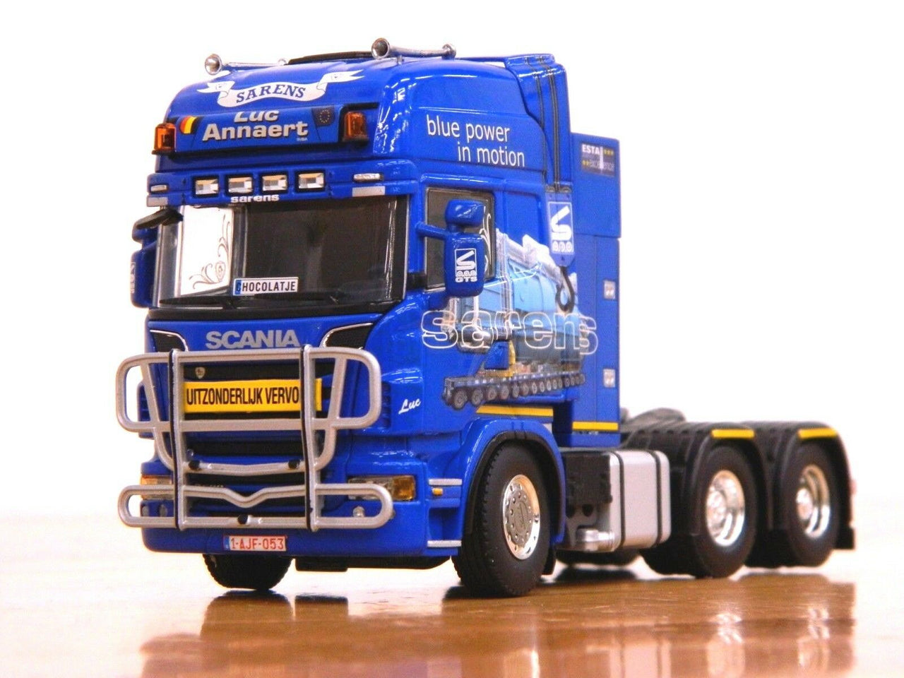 01-1231 Tracto Scania R6 6x4 Sarens Escala 1:50 (Modelo Descontinuado) - KATZER