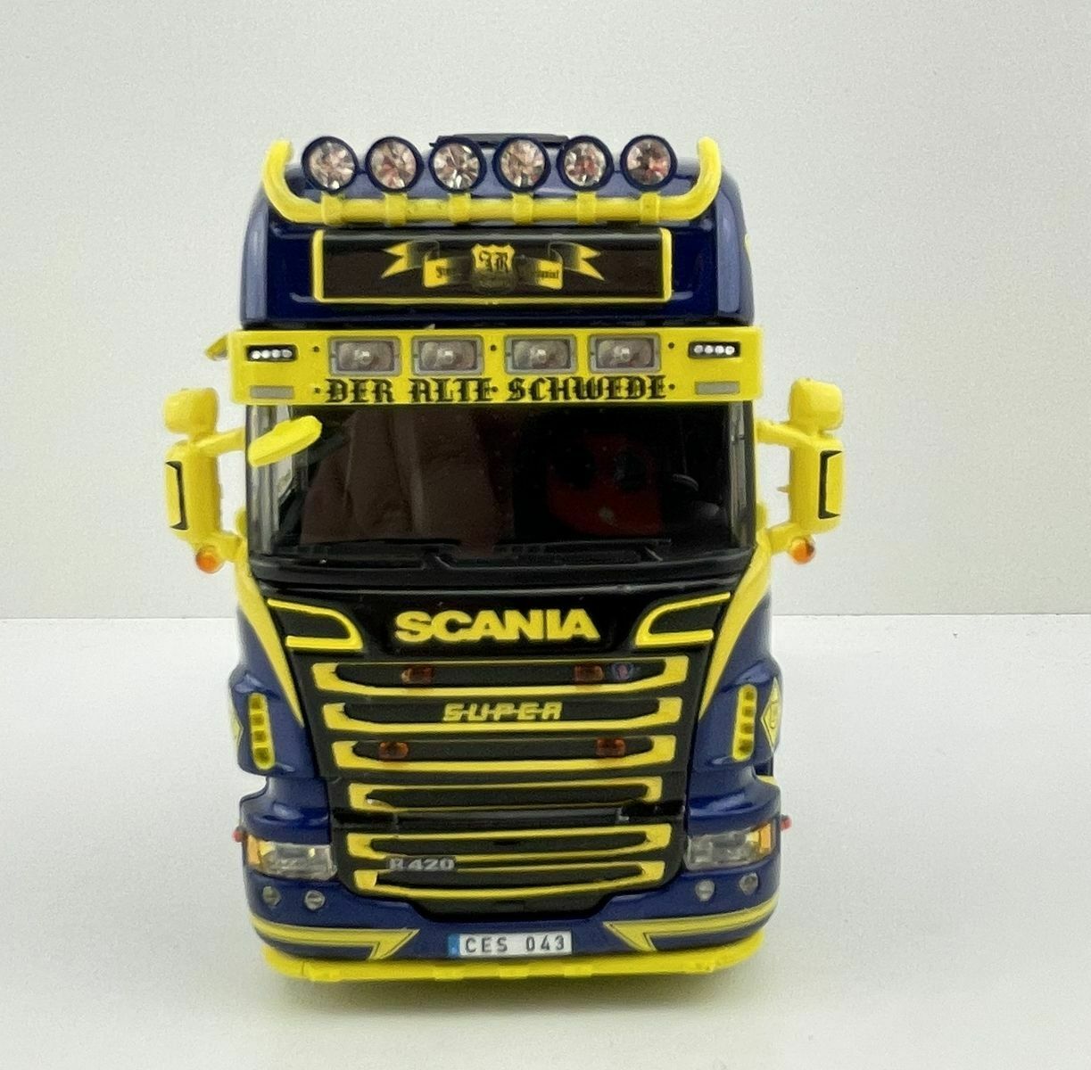 01-2040 Tracto Scania R Topline Escala 1:50 - KATZER