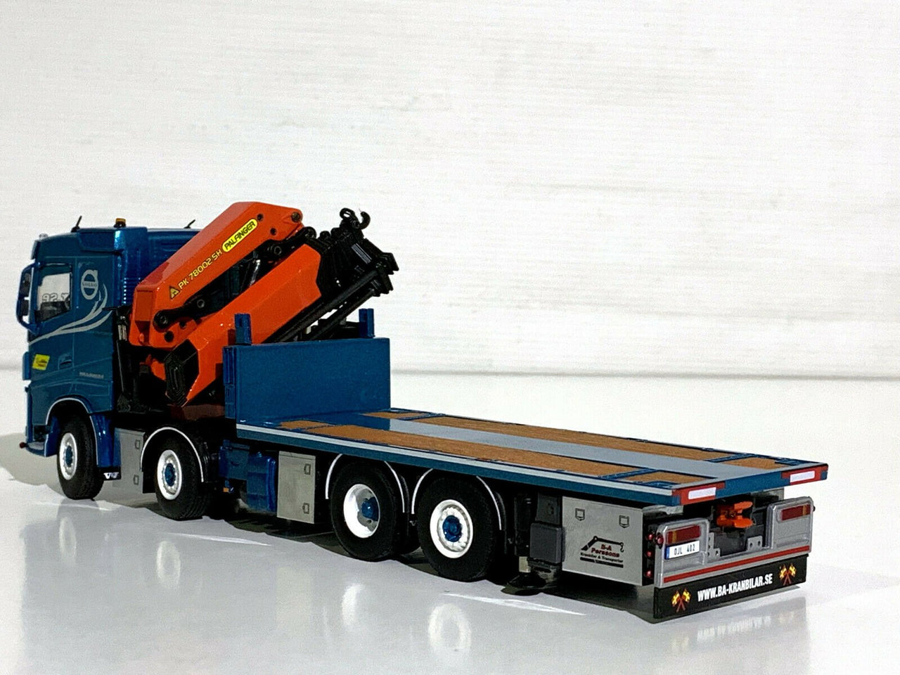 01-2509 Tracto Volvo FH4 Sleeper Cab Escala 1:50 - KATZER
