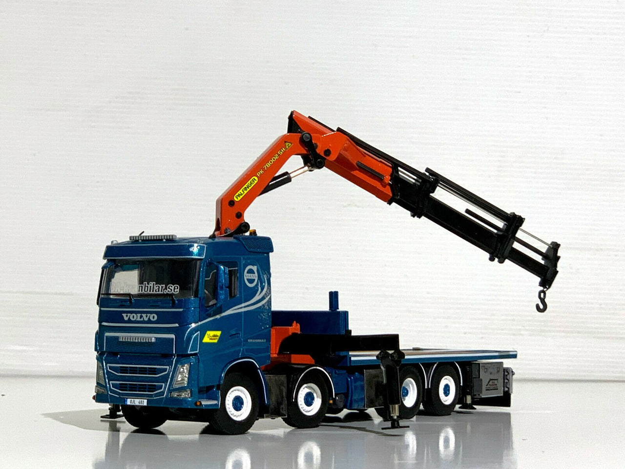 01-2509 Tracto Volvo FH4 Sleeper Cab Escala 1:50 - KATZER