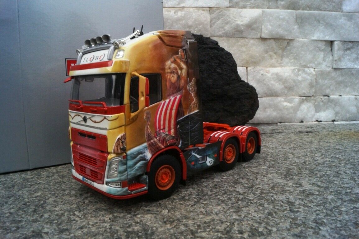 01-2593 Tracto Volvo FH4 Globetrotter Floro Escala 1:50 (Modelo Descontinuado) - KATZER