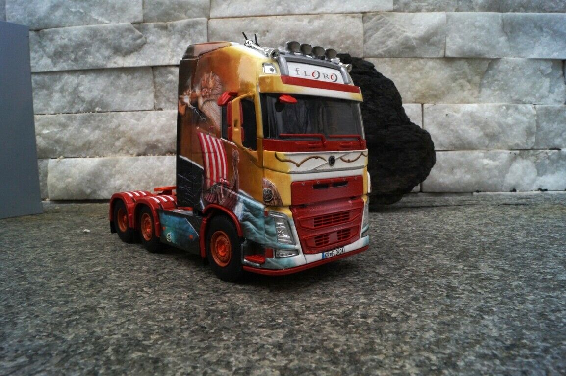 01-2593 Tracto Volvo FH4 Globetrotter Floro Escala 1:50 (Modelo Descontinuado) - KATZER