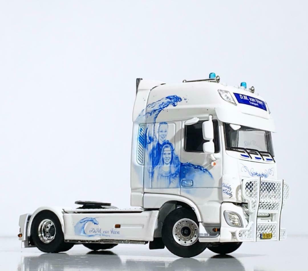 01-3307 Tracto DAF XF Super Space 4x2 Cab D.M Van Veen Escala 1:50 - KATZER