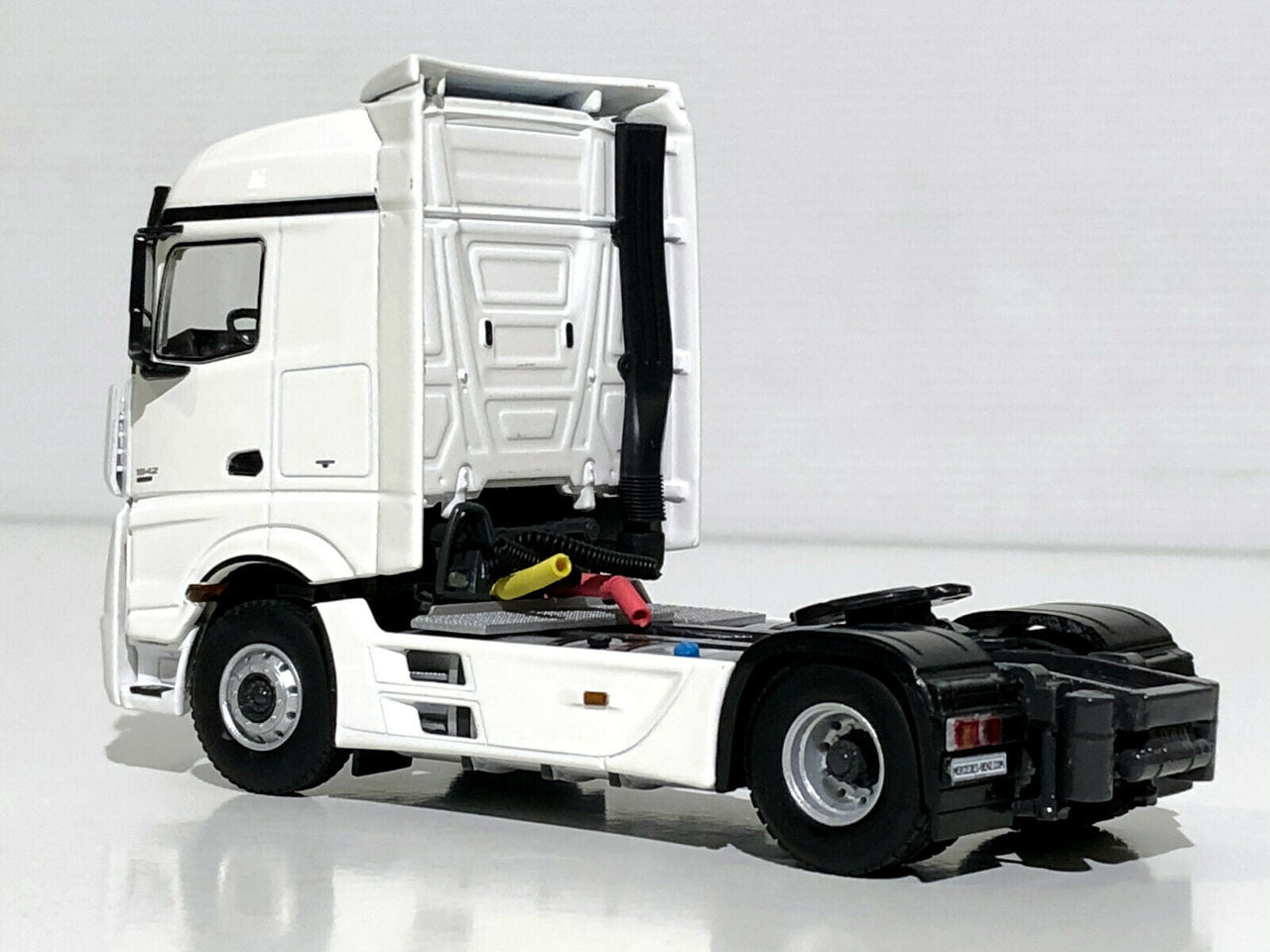 03-2010 Tracto Mercedes Benz Actros MP4 Escala 1:50 - KATZER