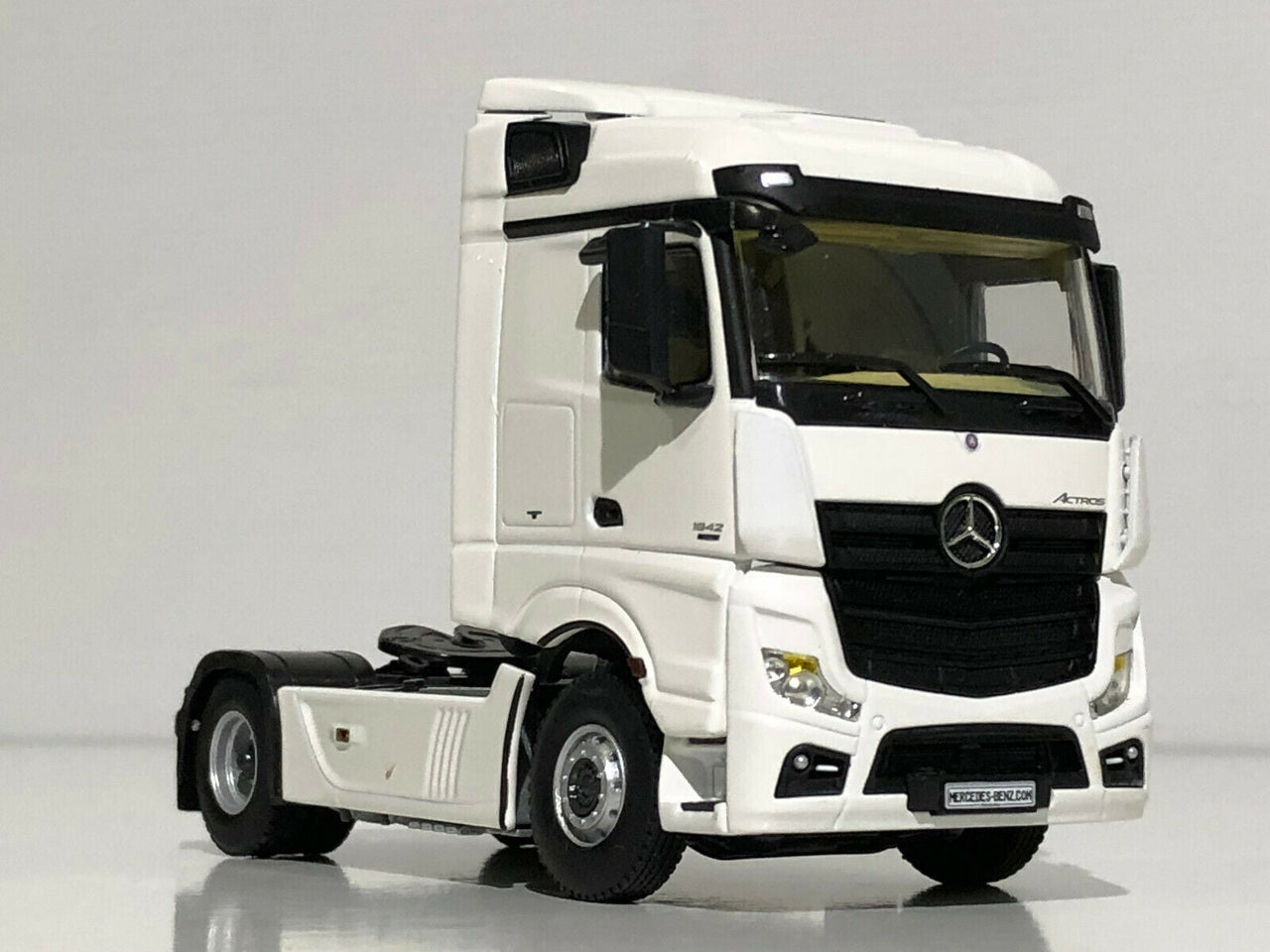 03-2010 Tracto Mercedes Benz Actros MP4 Escala 1:50 - KATZER
