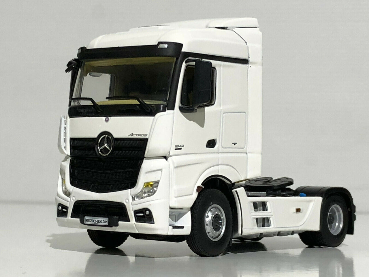 03-2010 Tracto Mercedes Benz Actros MP4 Escala 1:50 - KATZER