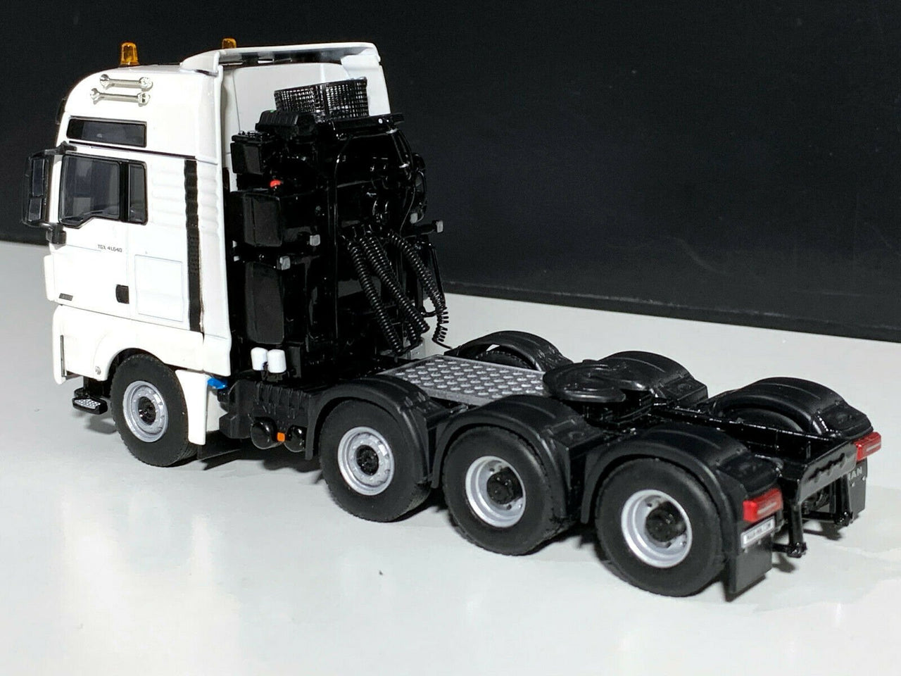 03-2026 Tracto Man TGX XXL Euro 6C Facelift 8X4 Escala 1:50 (Pre-Venta) - KATZER