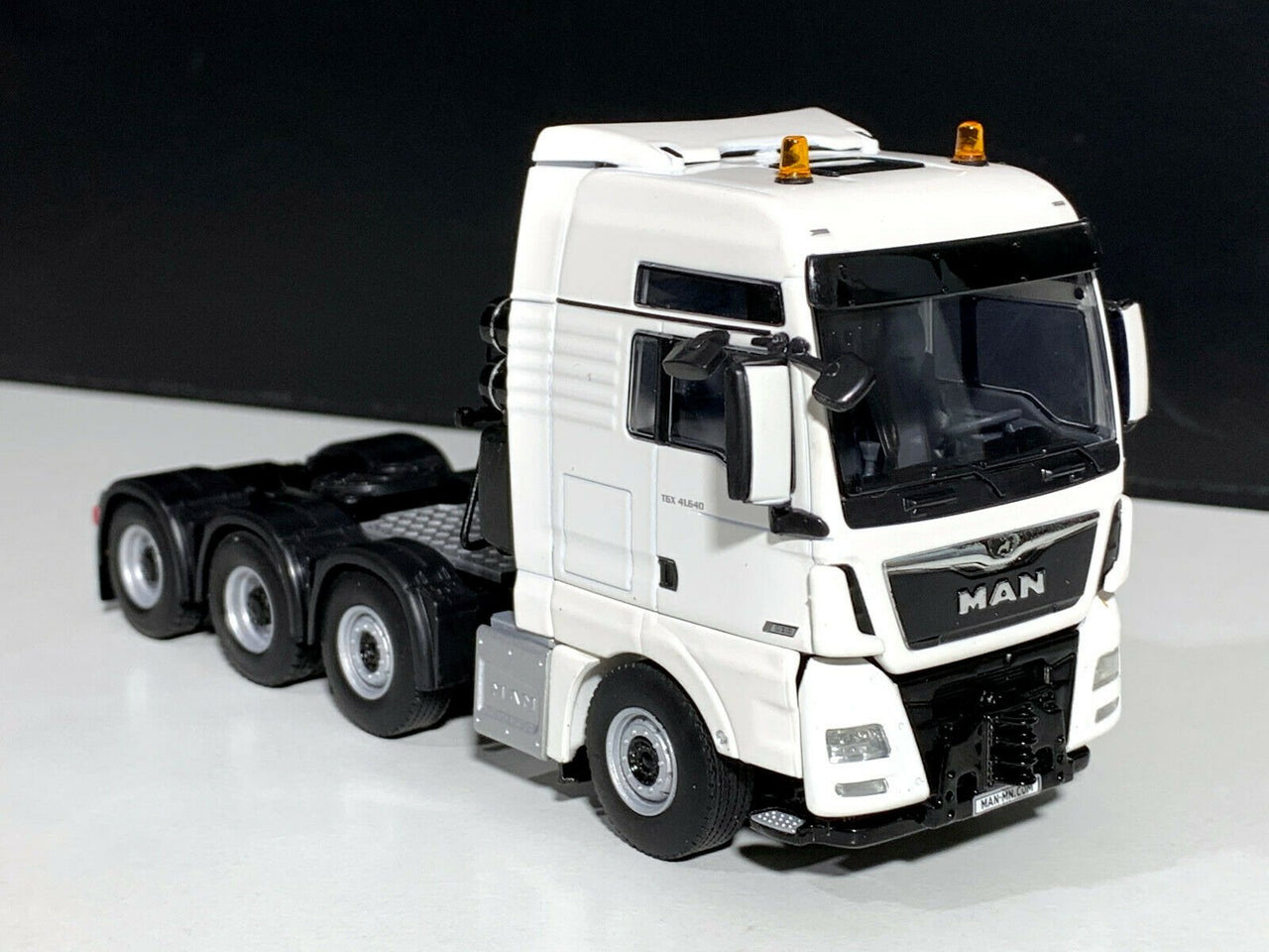 03-2026 Tracto Man TGX XXL Euro 6C Facelift 8X4 Escala 1:50 (Pre-Venta) - KATZER