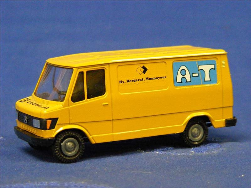 1603-2 Furgoneta Caterpillar Mercedes Benz Escala 1:50 (Modelo Descontinuado) - KATZER