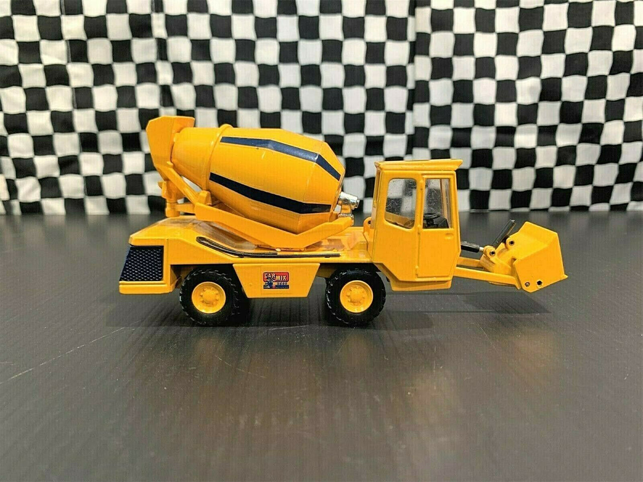 171 Mezcladora Carmix 3500 Escala 1:43 (Modelo Descontinuado) - KATZER