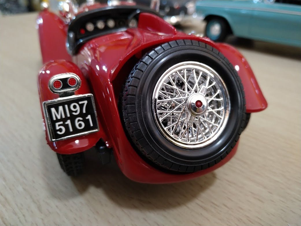 18-12063 Alfa Romeo 8C 2300 Spider Touring Escala 1:18 - KATZER