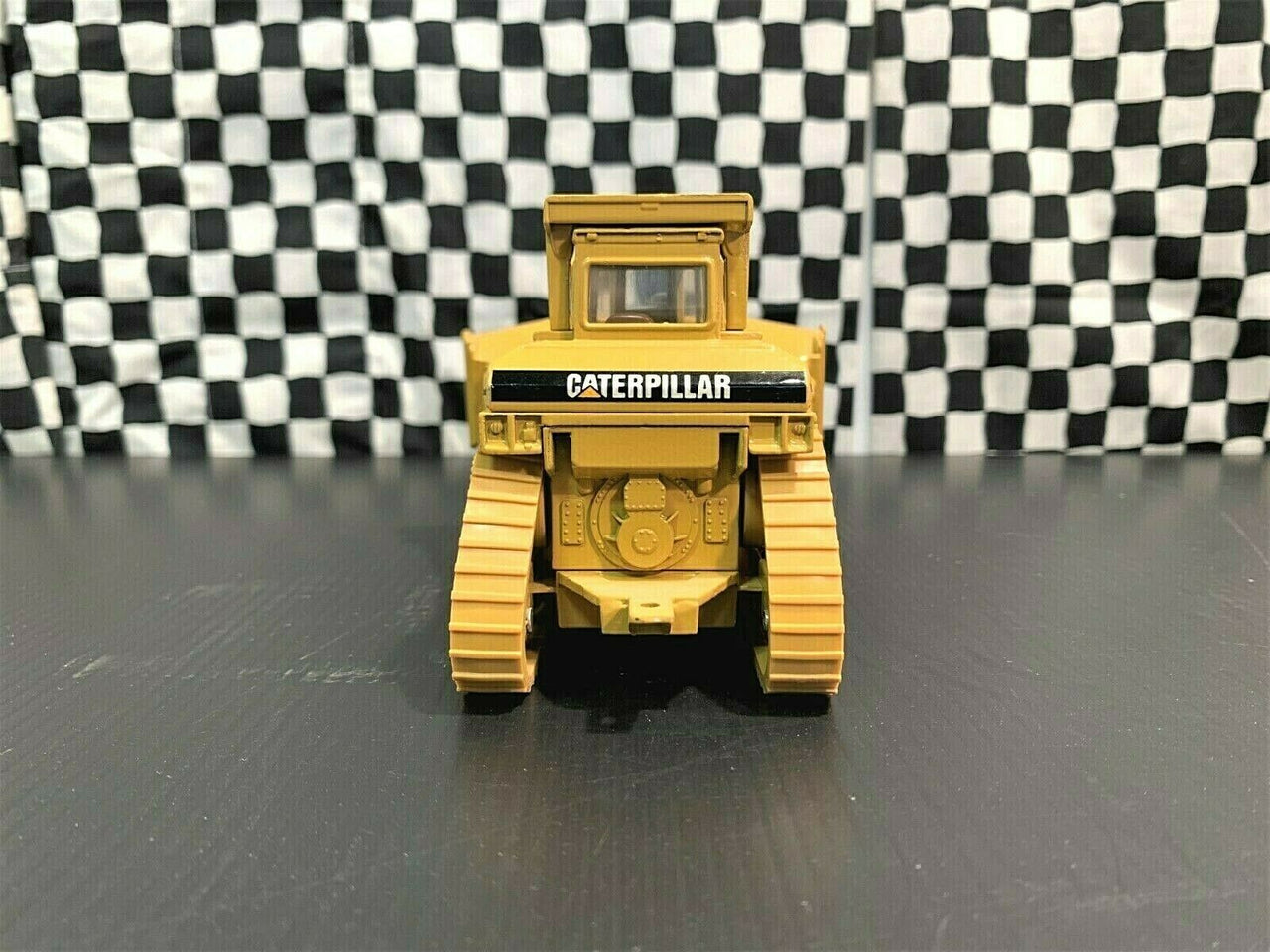 2436 Tractor De Orugas Caterpillar D10N Escala 1:50 (Modelo Descontinuado) - KATZER