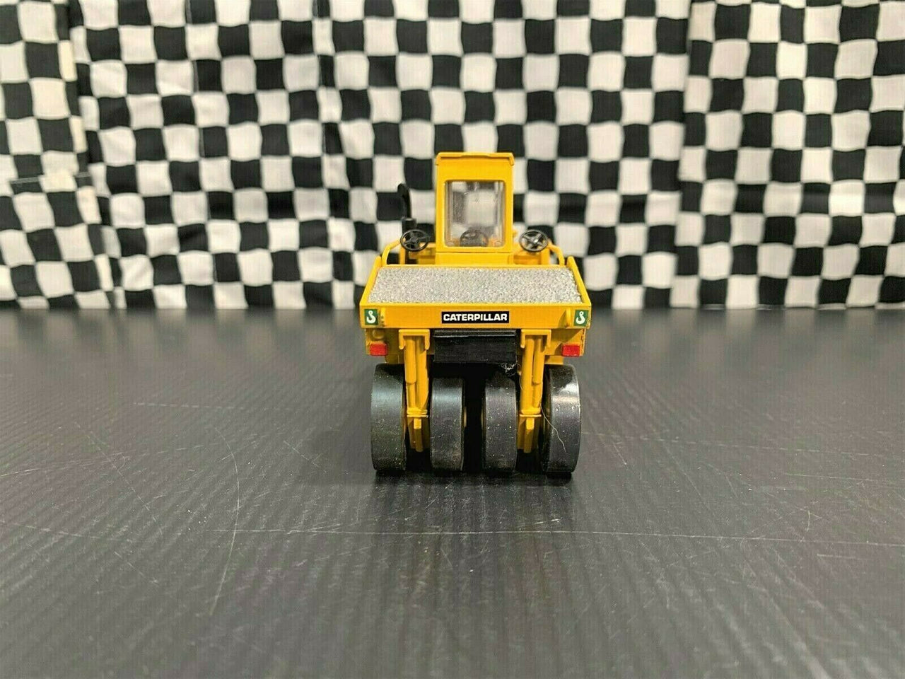 2741-2 Rodillo De Ruedas Caterpillar P-500 Escala 1:50 (Modelo Descontinuado) - KATZER