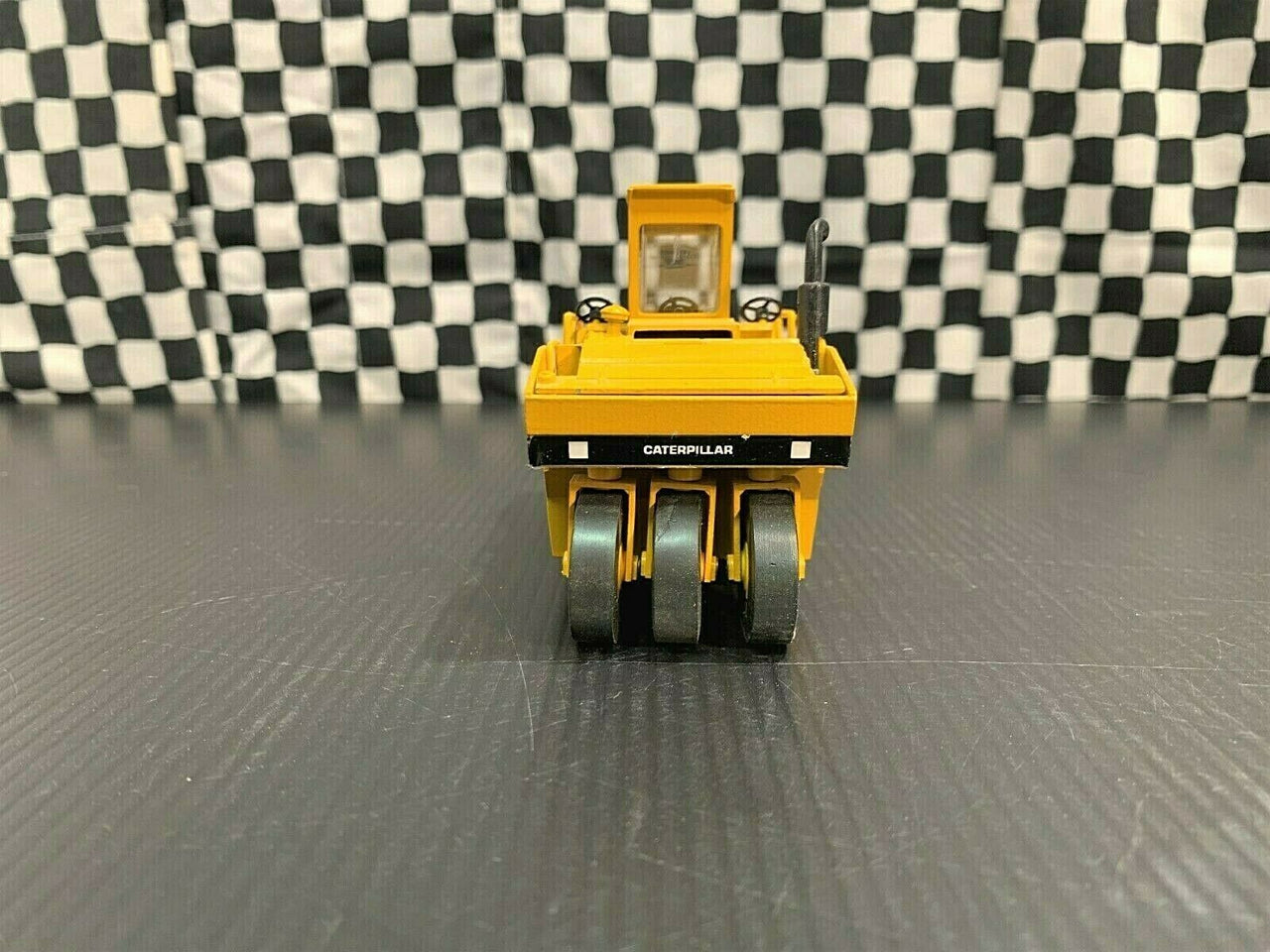 2741-2 Rodillo De Ruedas Caterpillar P-500 Escala 1:50 (Modelo Descontinuado) - KATZER