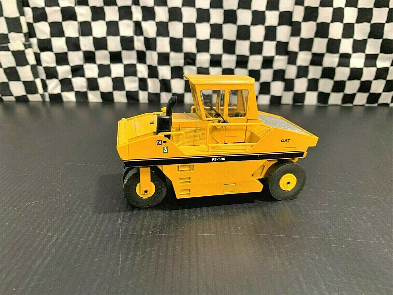 2741-2 Rodillo De Ruedas Caterpillar P-500 Escala 1:50 (Modelo Descontinuado) - KATZER