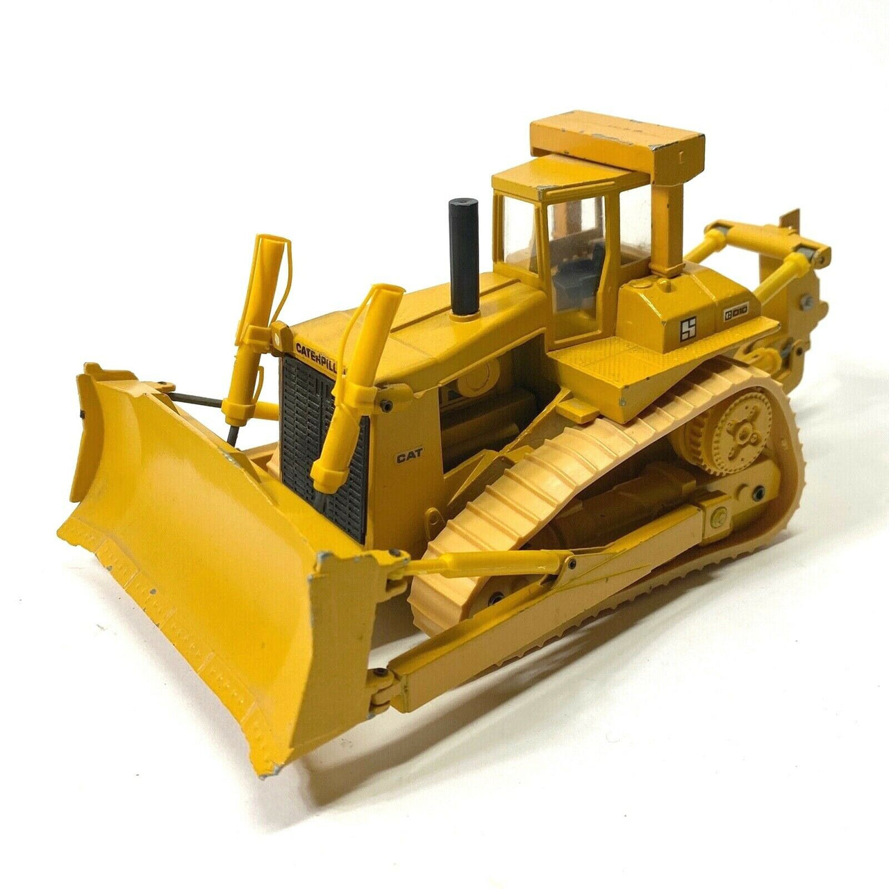2850 Tractor De Orugas Caterpillar D10 Escala 1:50 (Modelo Descontinuado) - KATZER