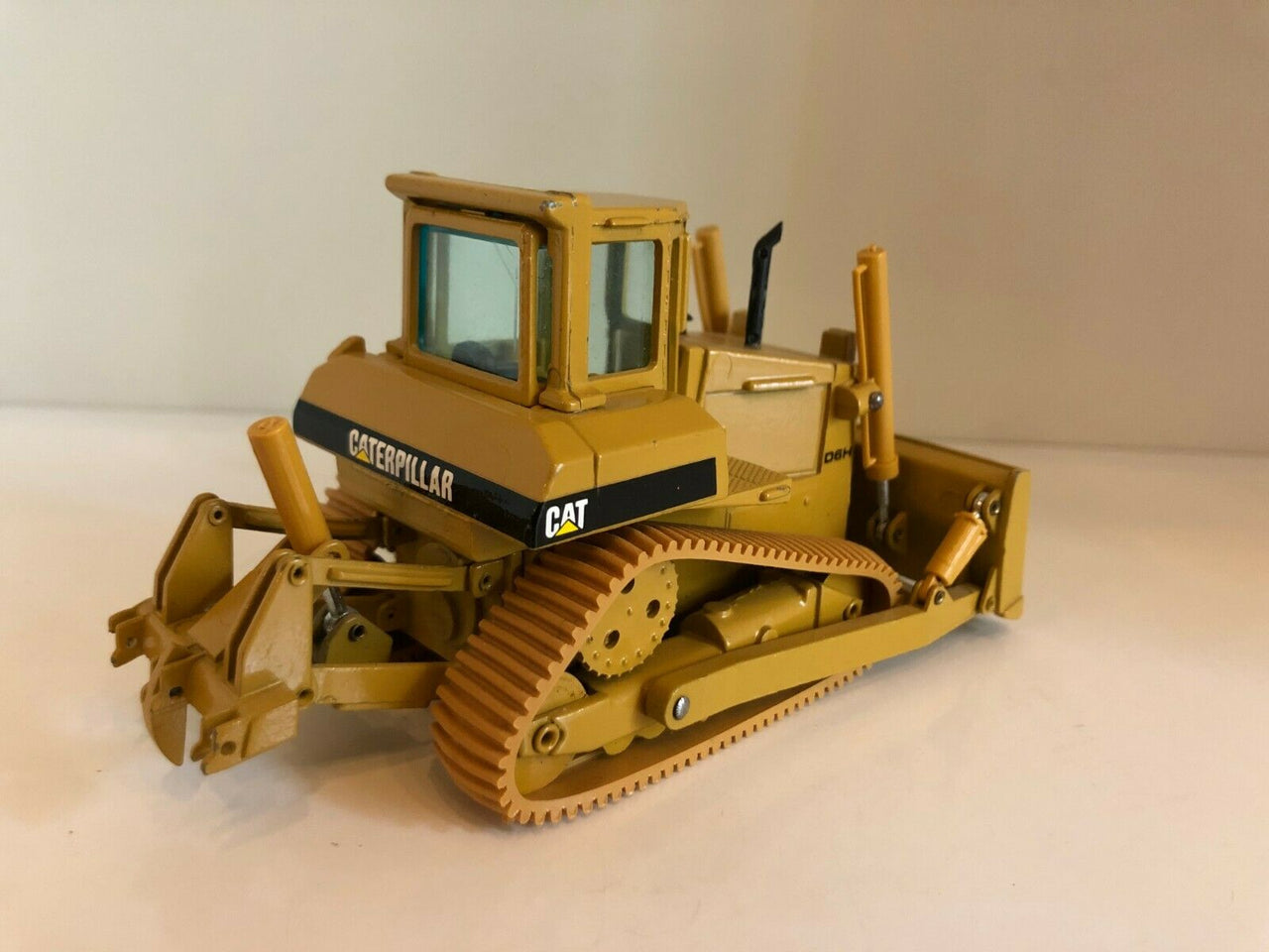 2851-4 Tractor De Orugas Caterpillar D6H Escala 1:50 (Modelo Descontinuado) - KATZER