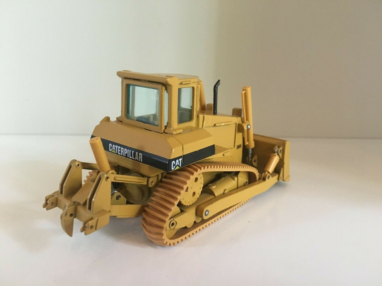 2851W Tractor De Orugas Caterpillar D6H Escala 1:50 (Modelo Descontinuado) - KATZER