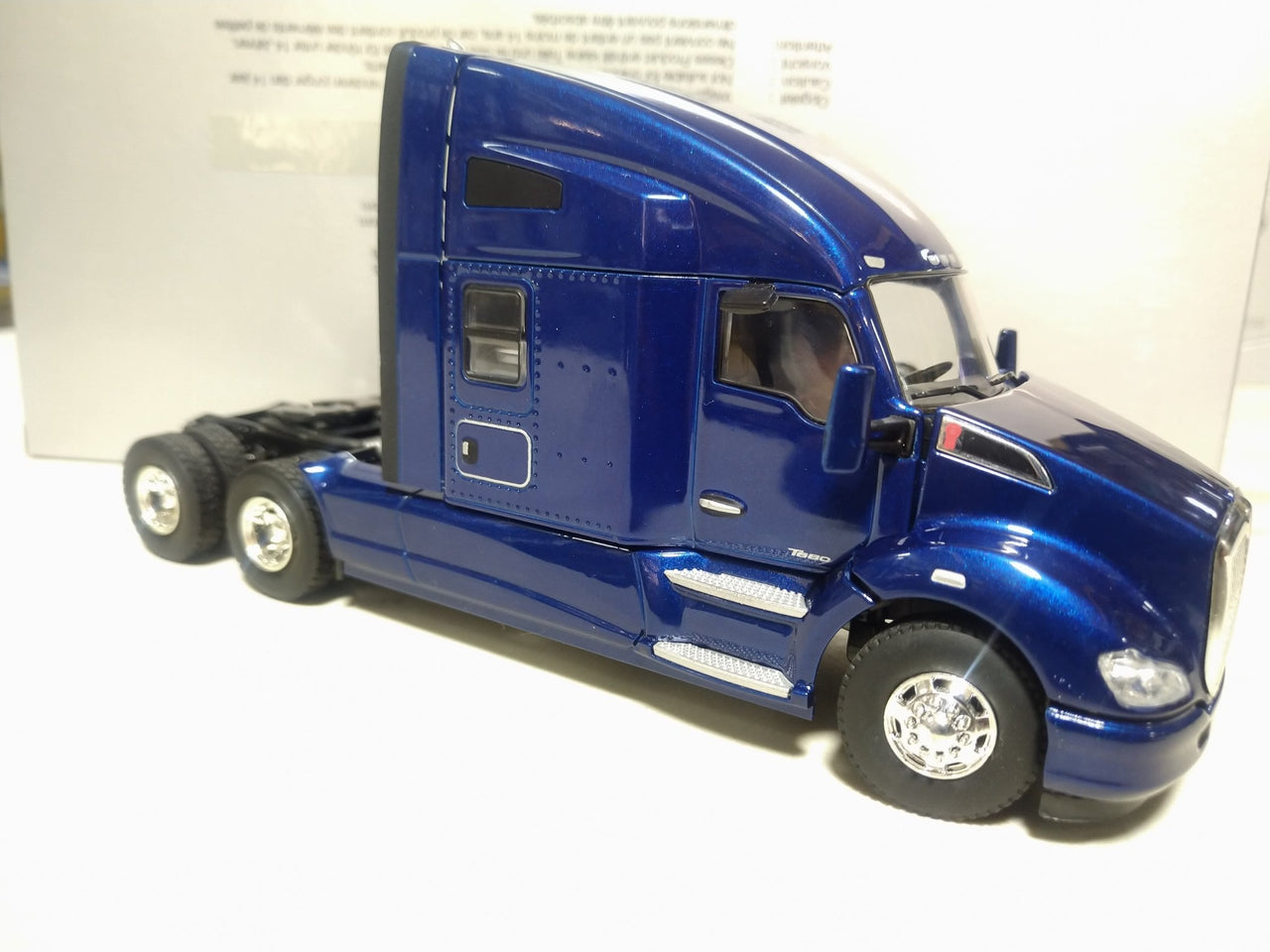 33-2027 Tracto Kenworth T680 Azul Escala 1:50 - KATZER