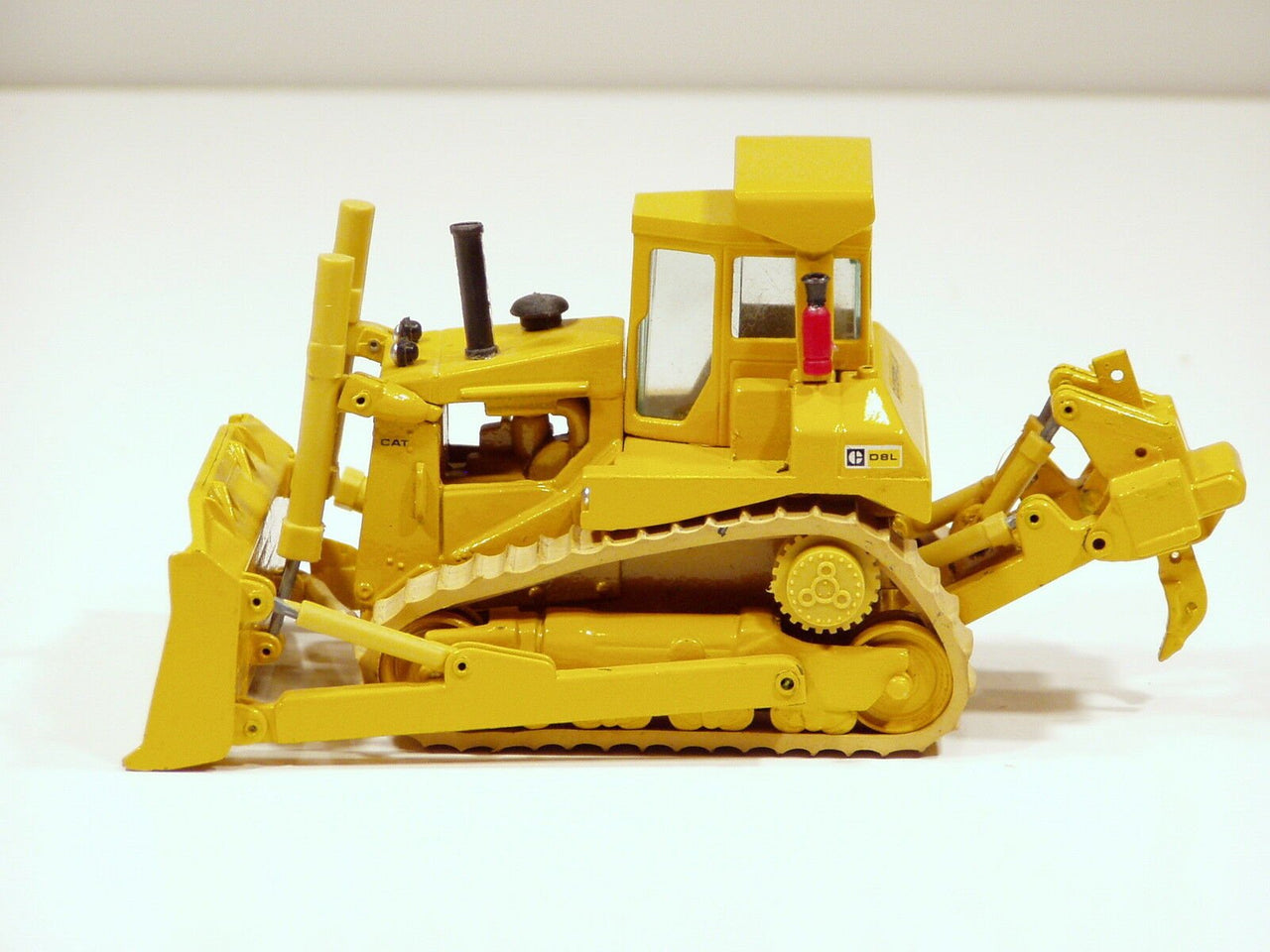 45 Tractor De Orugas Caterpillar D8L Escala 1:50 (Modelo Descontinuado) - KATZER