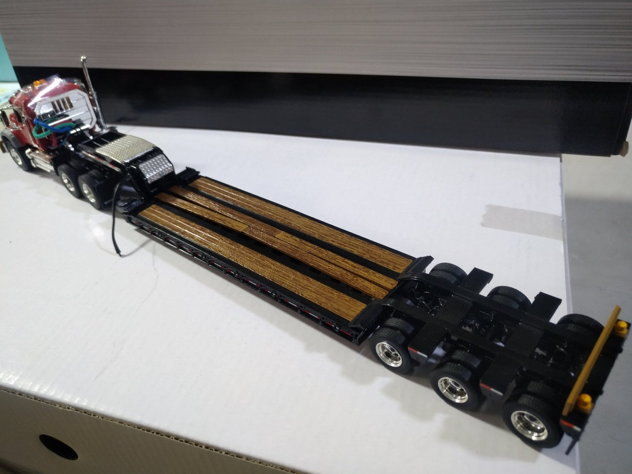 50-3117 Cama Baja Mack Granite MP Day Cab Escala 1:50 (Modelo Descontinuado) - KATZER