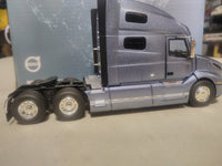 Thumbnail for 50-3373 Tracto Camión Volvo VNL 760 Escala 1:50 (Modelo Descontinuado) - KATZER