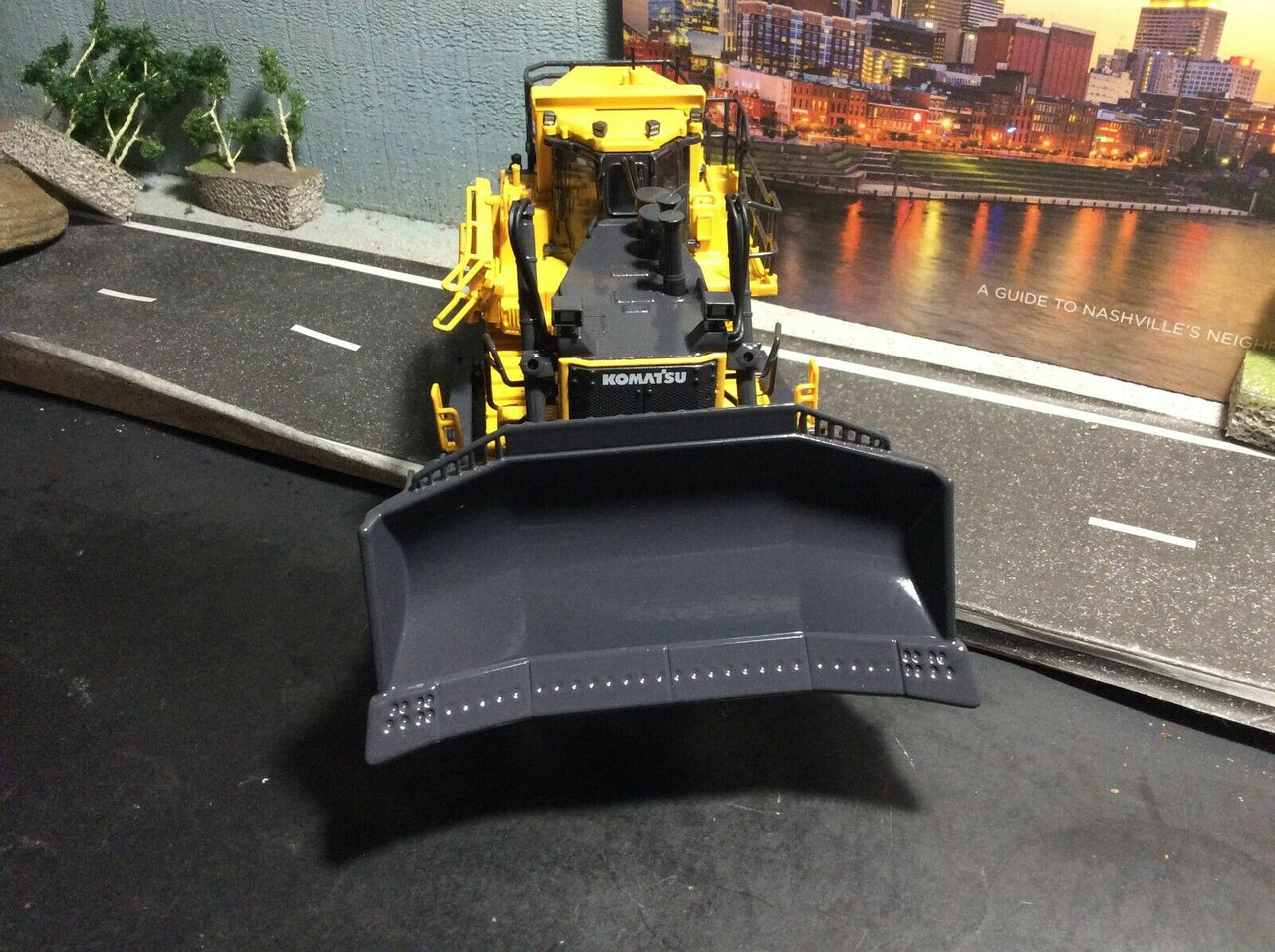 Tractor De Orugas Komatsu D375A-8 Escala 1:50