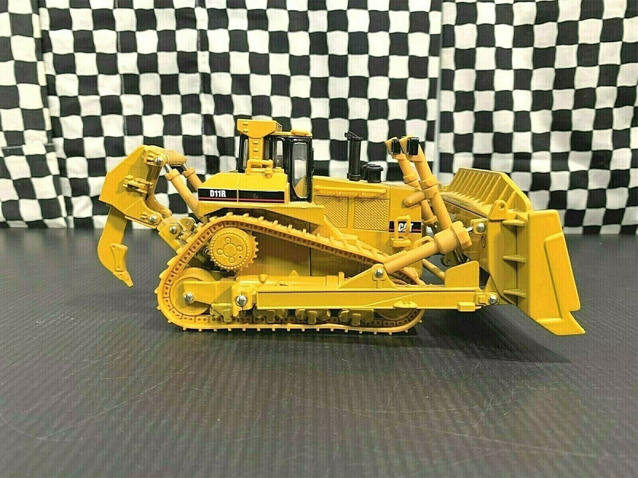 Tractor De Orugas D11R Escala 1:50