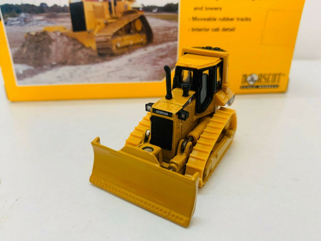 Tractor de Orugas  D5M Escala 1:87 (Modelo Descontinuado)