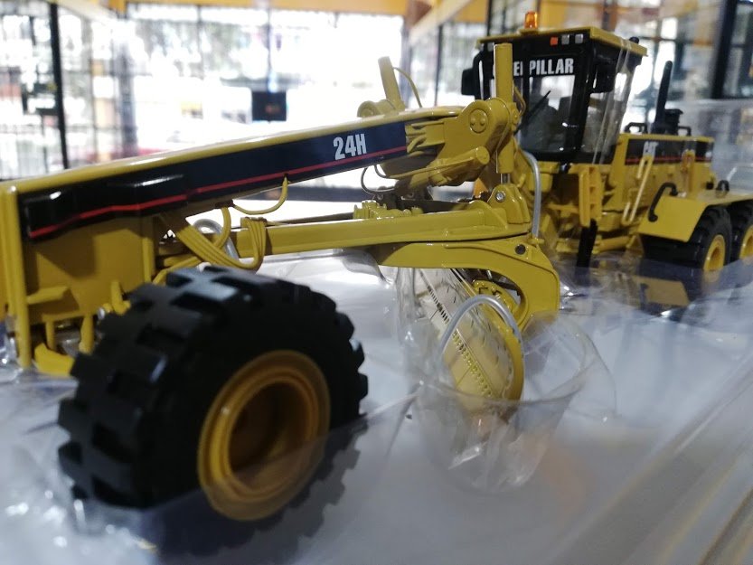 24H Motor Grader 1:50 Scale (Discontinued Model)