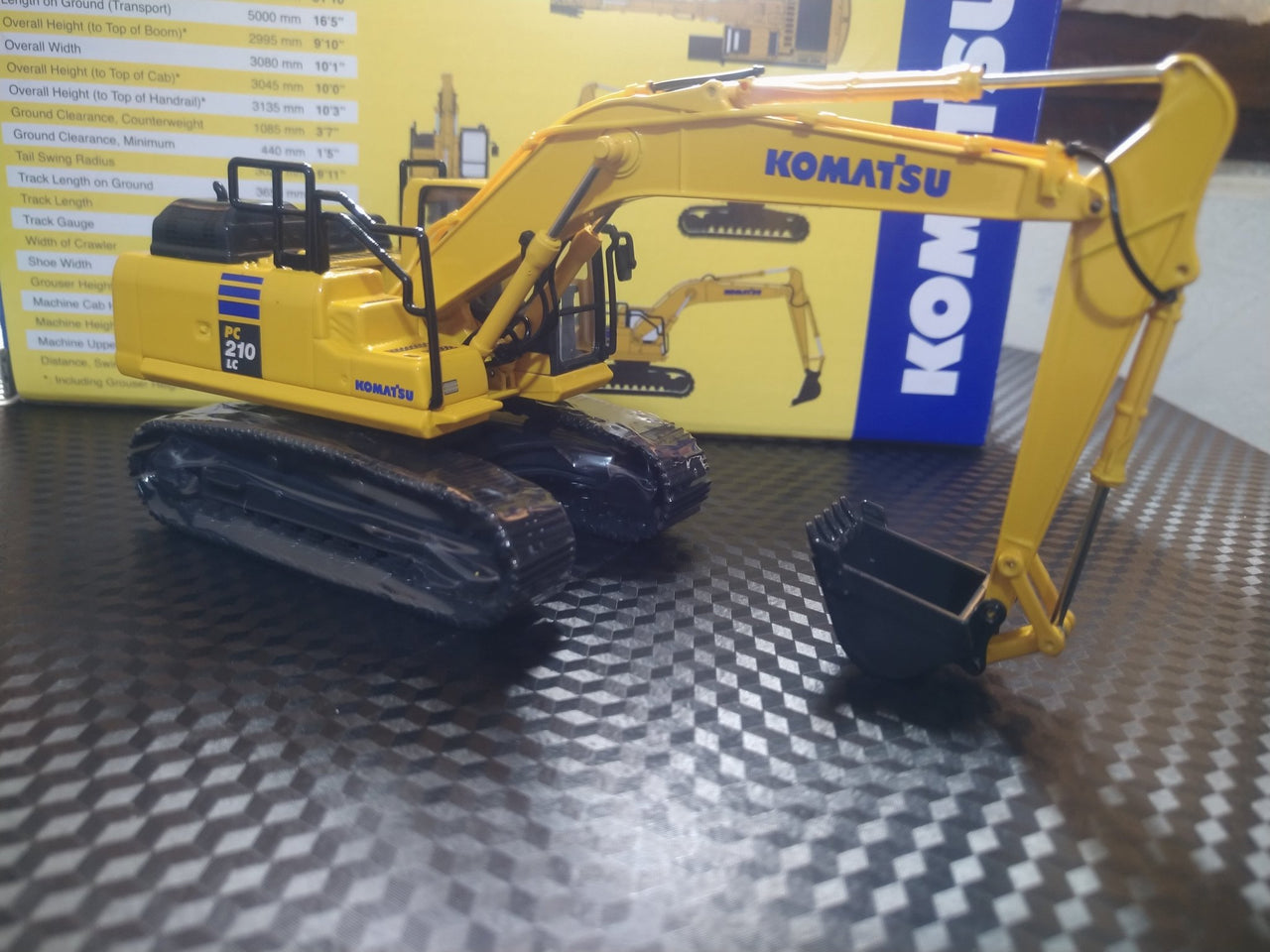 Excavadora Komatsu PC210LC-11 Escala 1:64