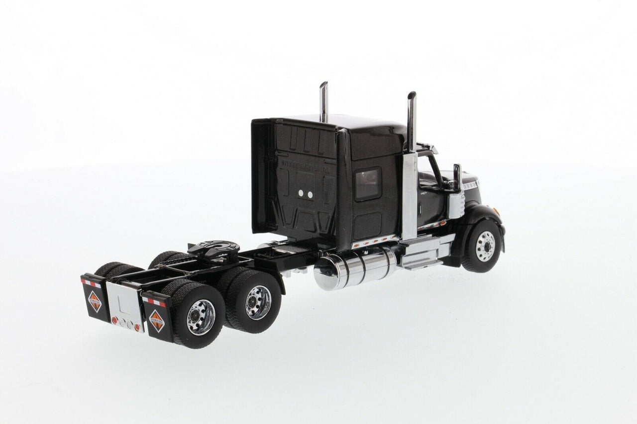 International LoneStar Sleeper Tractor Truck 1:50 Scale