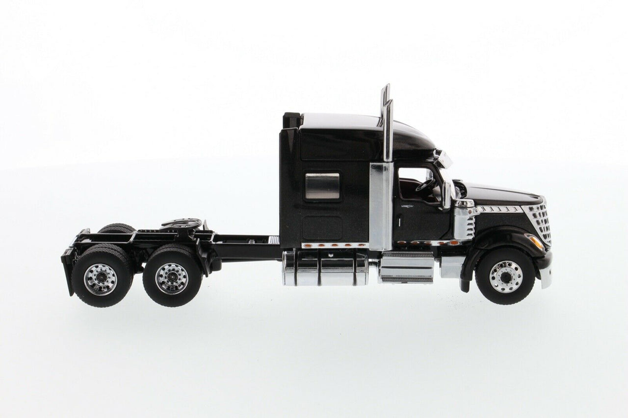 International LoneStar Sleeper Tractor Truck 1:50 Scale