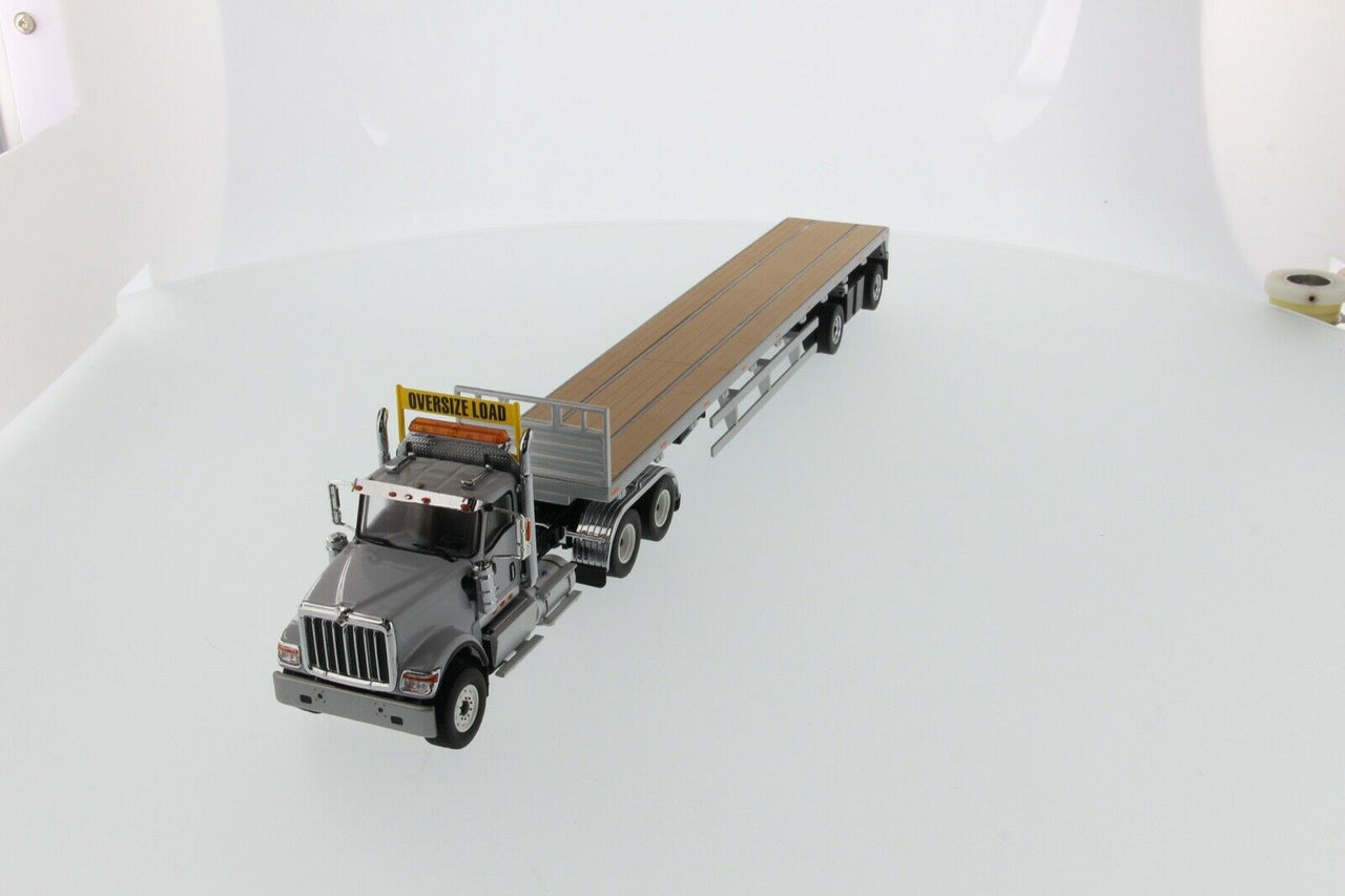 International HX520 XL 120 Low Bed 1:50 Scale