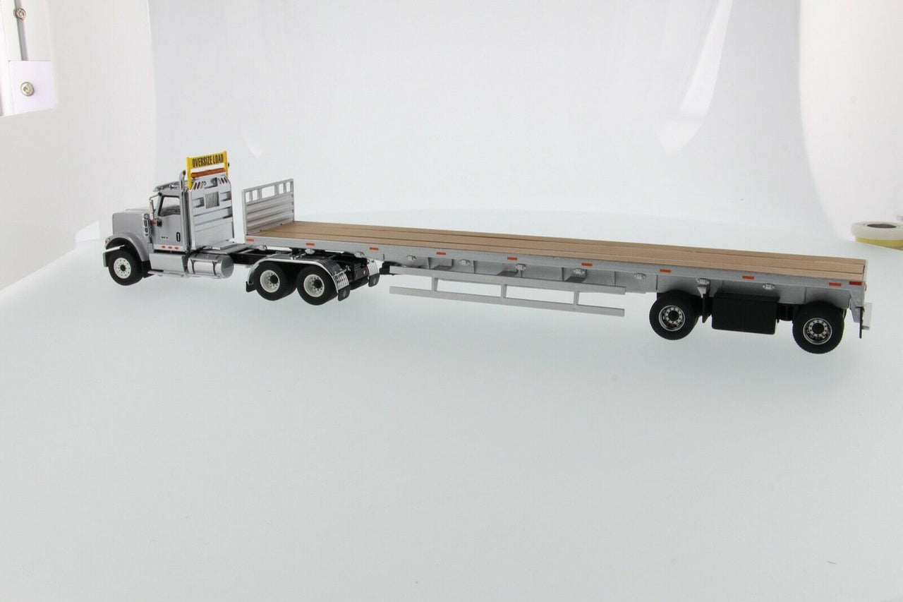 International HX520 XL 120 Low Bed 1:50 Scale