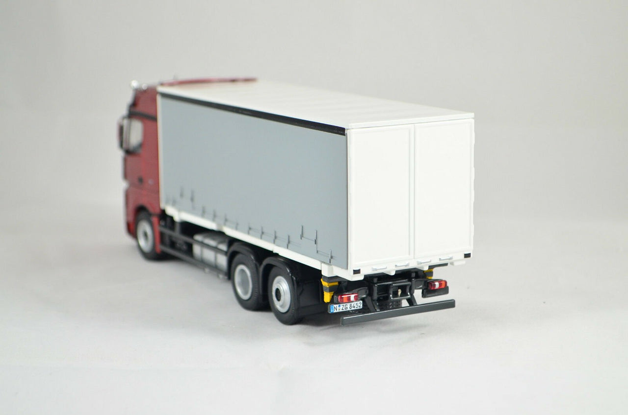 Tráiler Mercedes-Benz Actros FH23 Rojo Escala 1:50 (Modelo Descontinuado)
