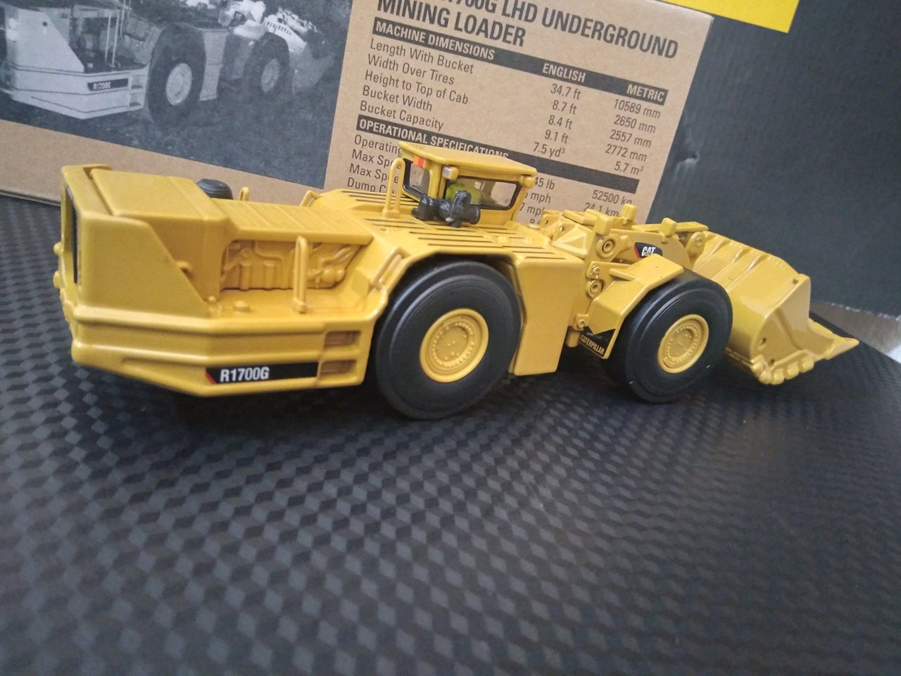 Cargador De Bajo Perfil R1700G Escala 1:50