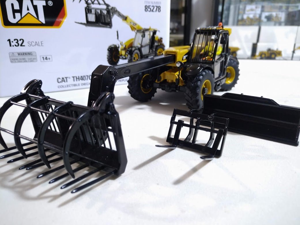 Telehandler TH407C Scale 1:32 (Discontinued Model)