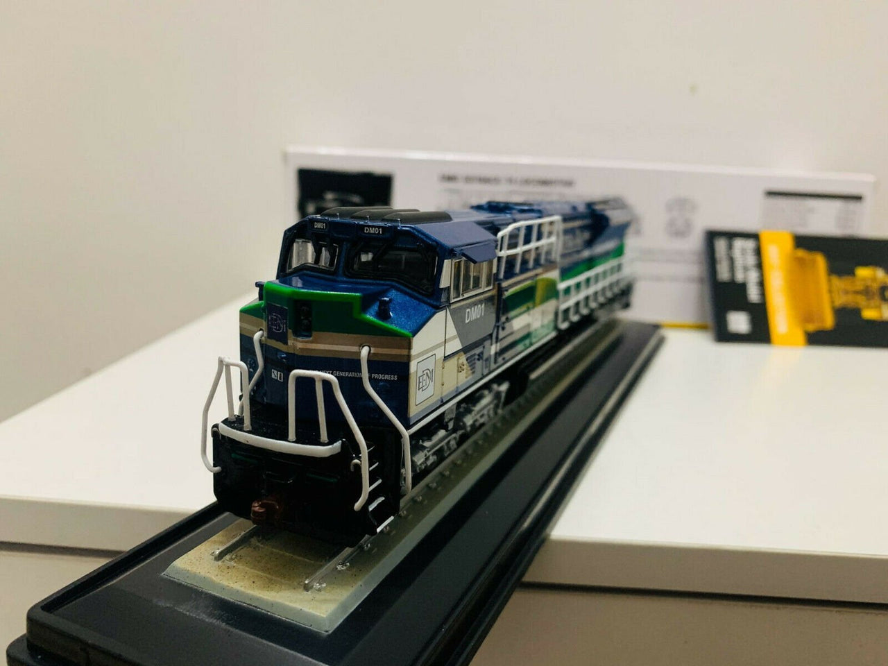 85534 Locomotora SD70ACE-T4 Escala 1:87 - KATZER