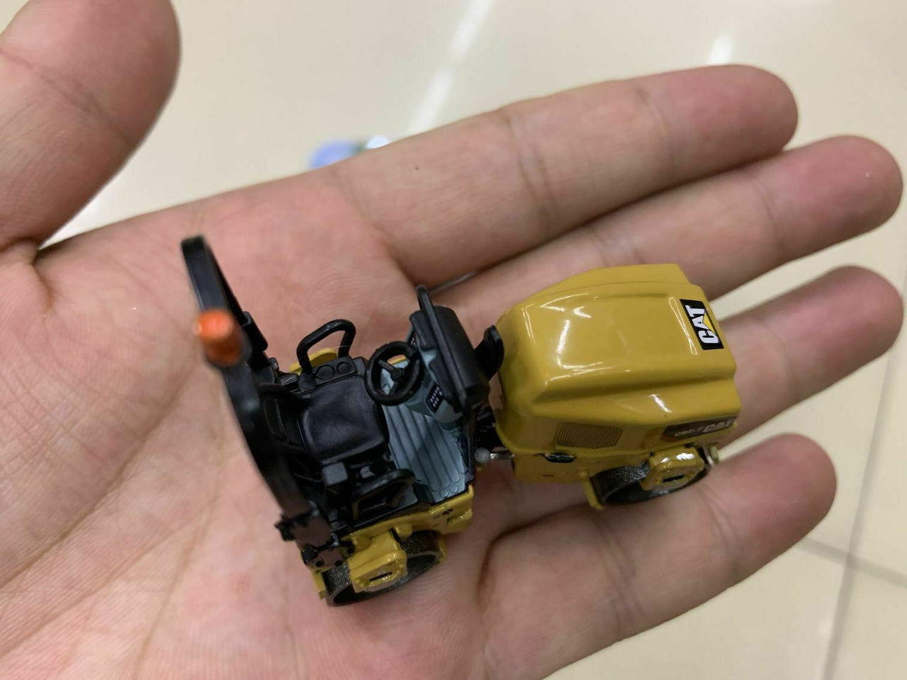 85593 Rodillo Compactador Cat CB-2.7 Escala 1:50 - KATZER