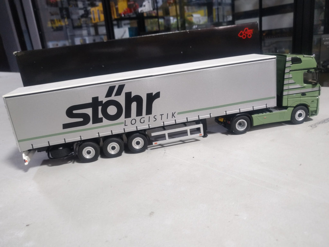 8622-03 Tráiler Mercedes Benz FH25 Stohr Logistik Verde Escala 1:50 (Modelo Descontinuado) - KATZER