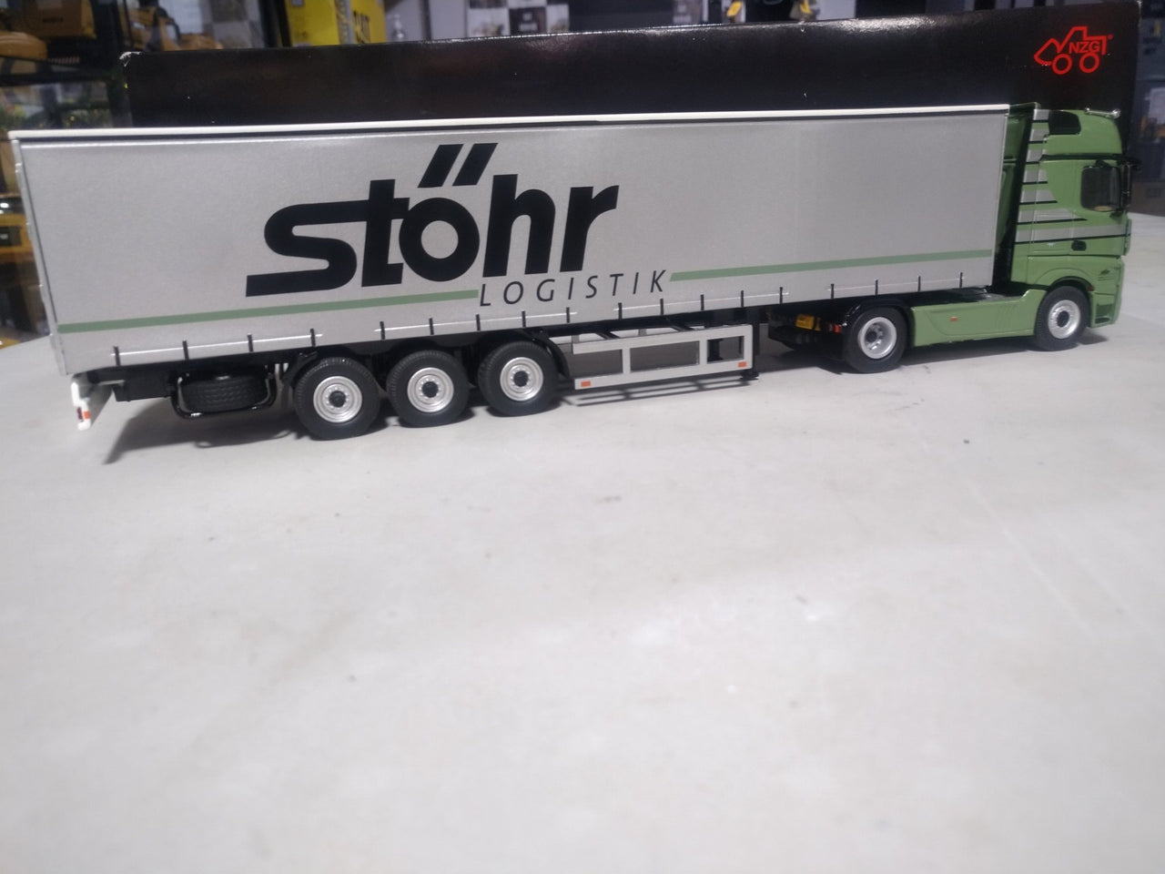 8622-03 Tráiler Mercedes Benz FH25 Stohr Logistik Verde Escala 1:50 (Modelo Descontinuado) - KATZER