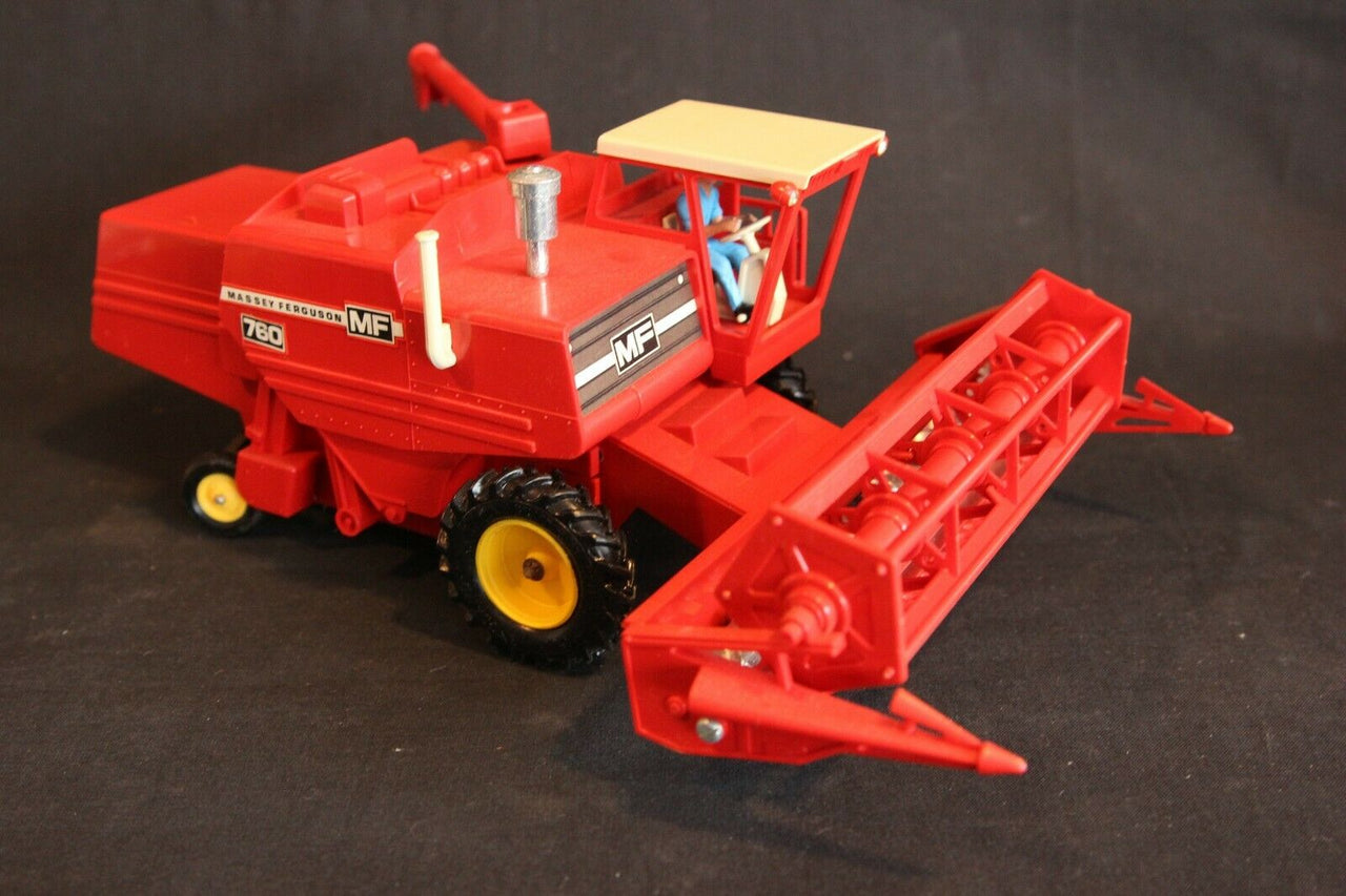 9570 Cosechadora Massey Ferguson 760 Escala 1:32 (Modelo Descontinuado) - KATZER