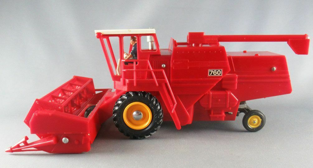 9570 Cosechadora Massey Ferguson 760 Escala 1:32 (Modelo Descontinuado) - KATZER
