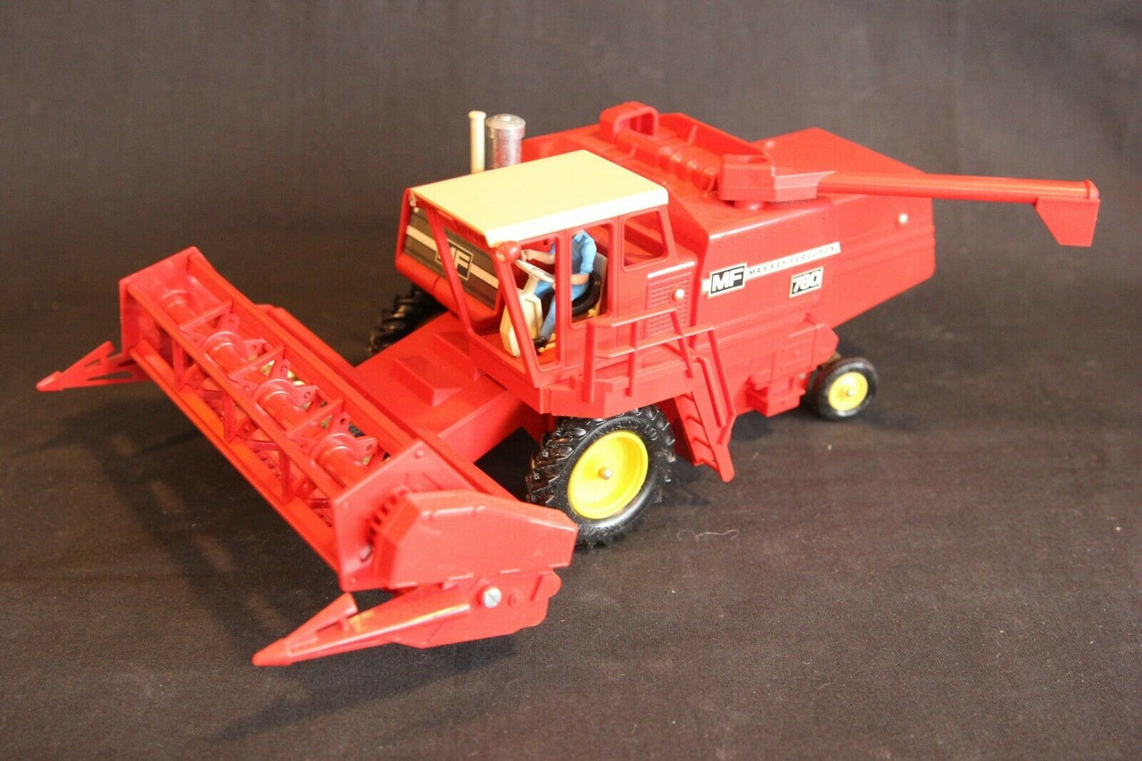 9570 Cosechadora Massey Ferguson 760 Escala 1:32 (Modelo Descontinuado) - KATZER