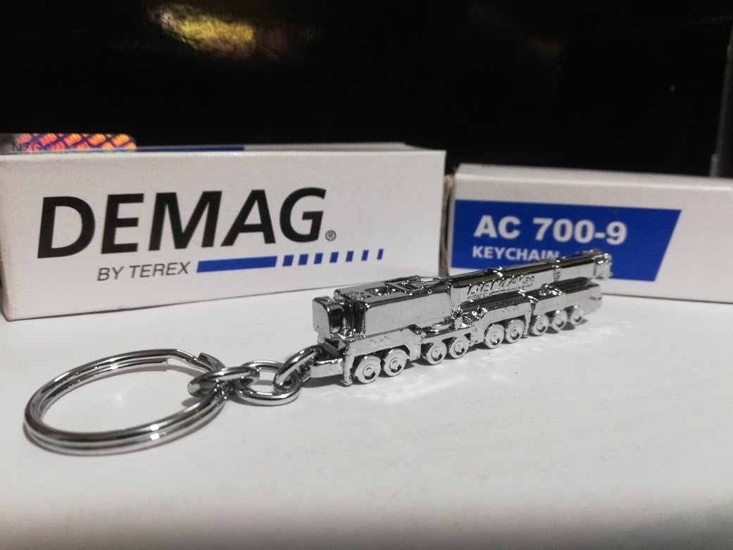 99-10105 Llavero de Grúa Móvil Demag AC700-9 - KATZER