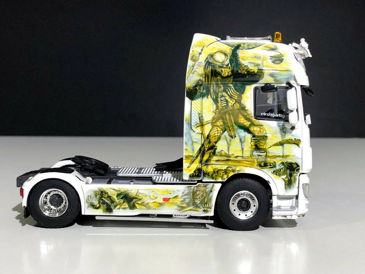 Tracto DAF XF SSC Roland Graf Escala 1:50 (Modelo Descontinuado)