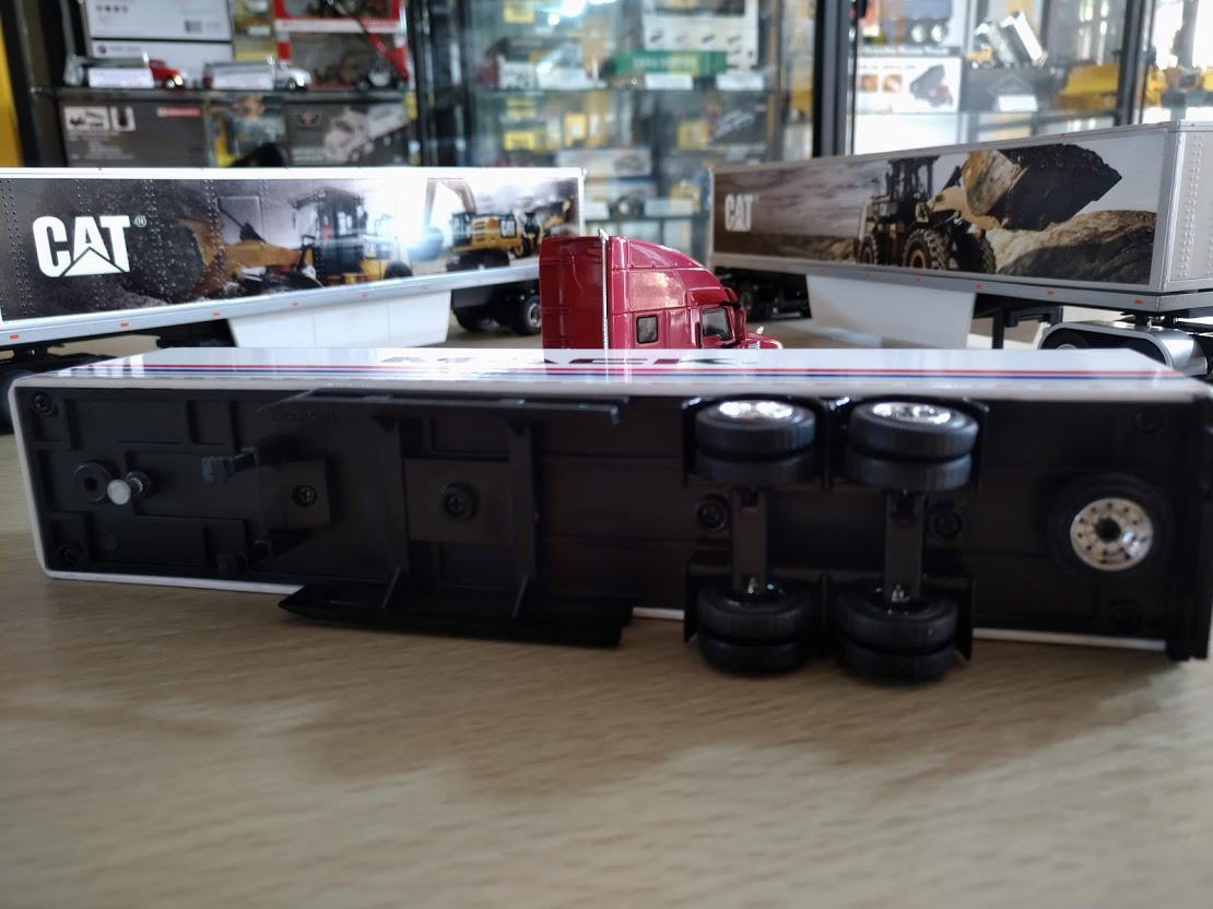 Trailer Mack Performance Tour 2018 Escala 1:64 (Modelo Descontinuado)